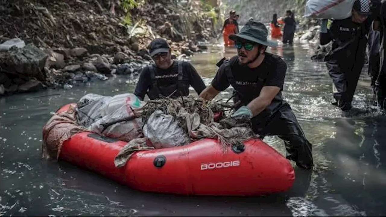 Hari Sungai Nasional, SayaPilihBumi Gelar Aksi Bersih-Bersih Sungai di Sekitar Kompas Gramedia