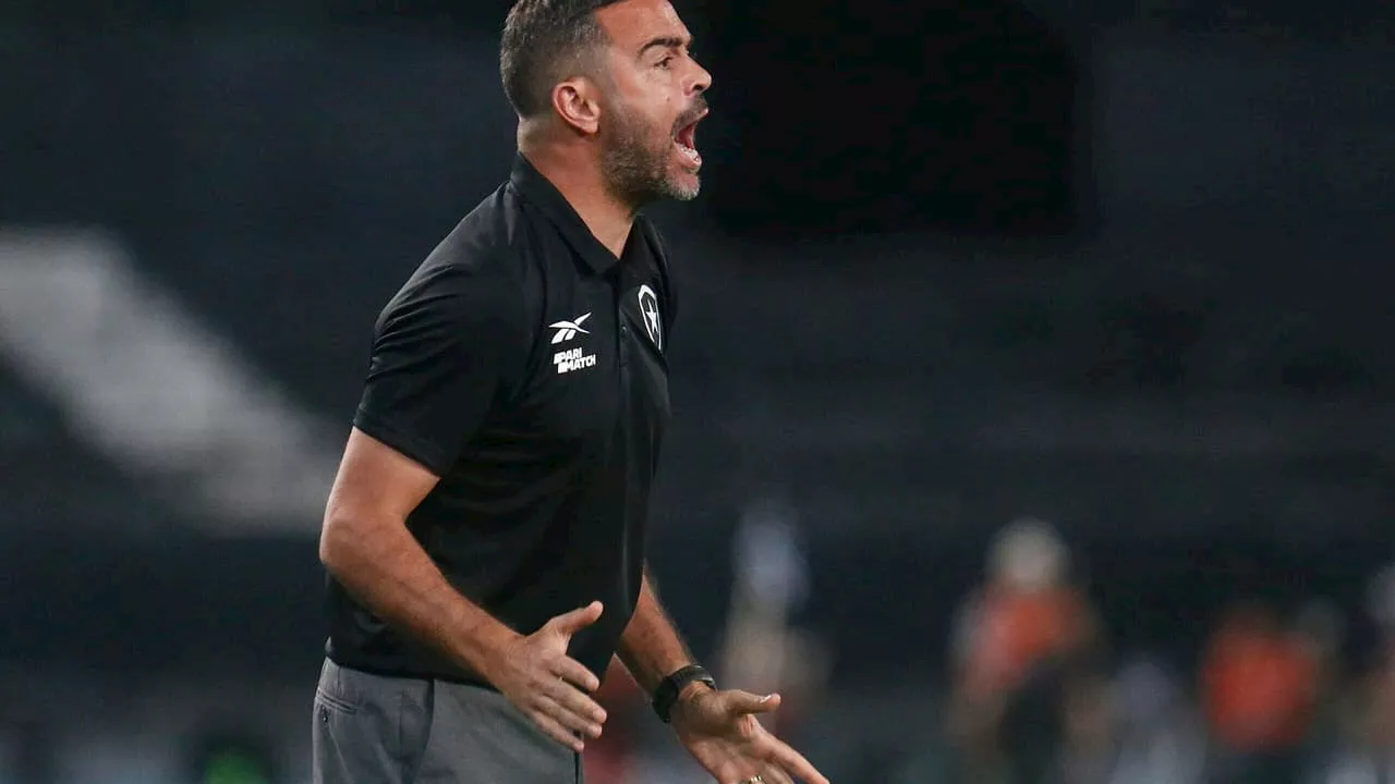 Artur Jorge admite dificuldade para montar time do Botafogo sem Eduardo e Junior Santos