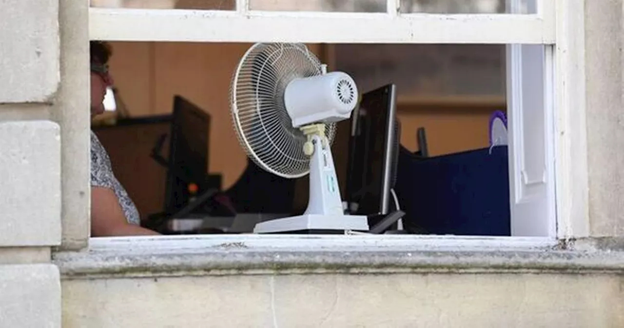 Warning not to use fans as scorching heatwave hits 32C