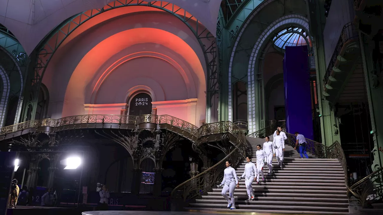 JO Paris 2024, escrime : la descente des marches du Grand Palais, quelle majesté !