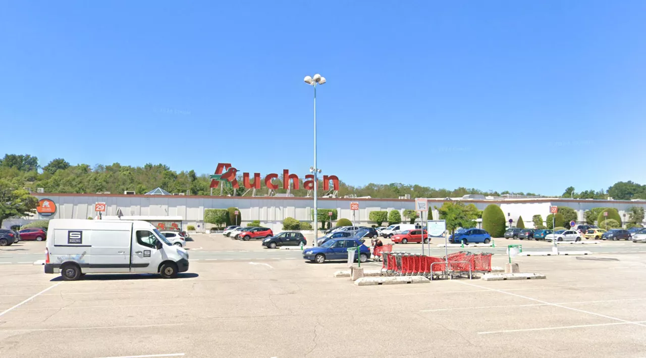 En difficulté, Auchan va réduire la taille d'un grand hypermarché de Saint-Etienne