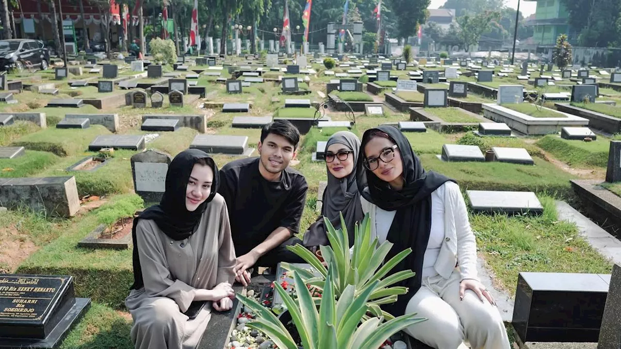 Aaliyah Massaid dan Thariq Halilintar Ziarah ke Makam Adjie Massaid: Dad, Keluarganya Sudah Bertambah