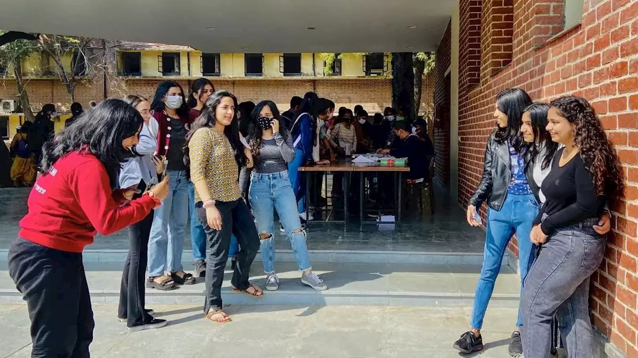 DU Top 10 Colleges: दिल्ली यूनिवर्सिटी में हैं 90 कॉलेज, लेकिन ये 10 सबसे बेस्ट, देखें डीयू के टॉप कॉलेजों की लिस्ट