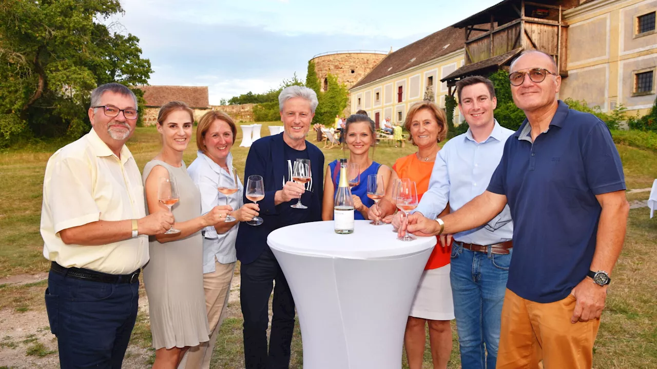 Feucht-fröhlicher Abend mit Florian Scheuba im Schloss