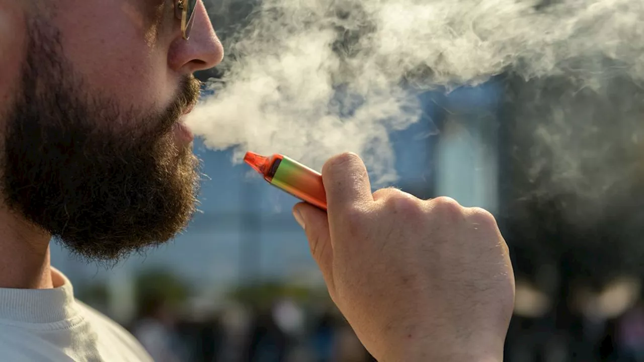 Geen regels voor damp uit vapes: 'Totaal geen zicht op wat je binnenkrijgt'