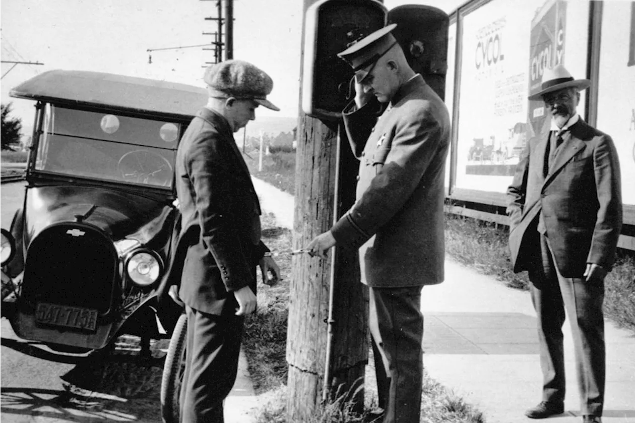 Berkeley, a Look Back: Fire watchtower with phone completed in 1924