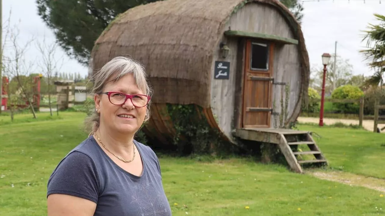 Cet étonnant village de tonneaux héberge des touristes depuis dix ans en Bretagne