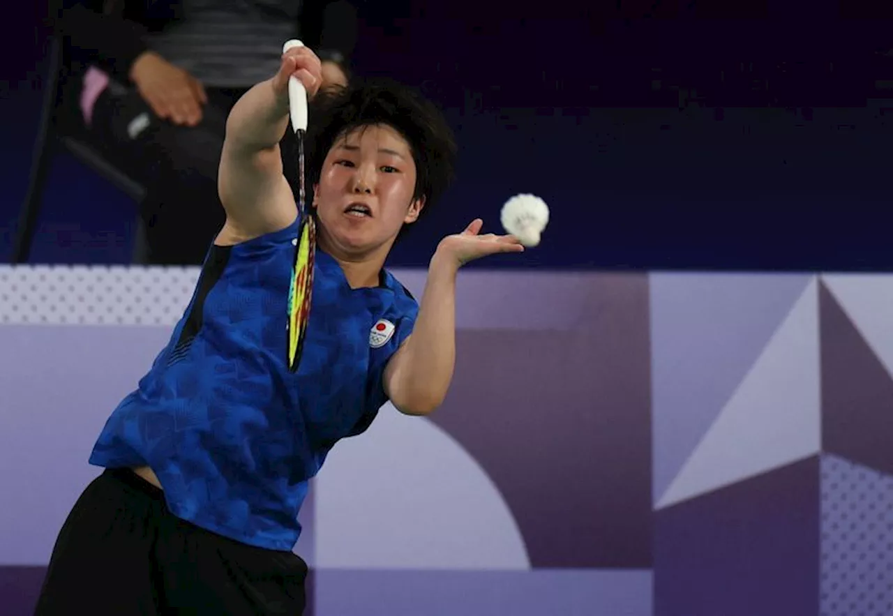 Olympics-Badminton-Yamaguchi and Kim survive close calls in final group games