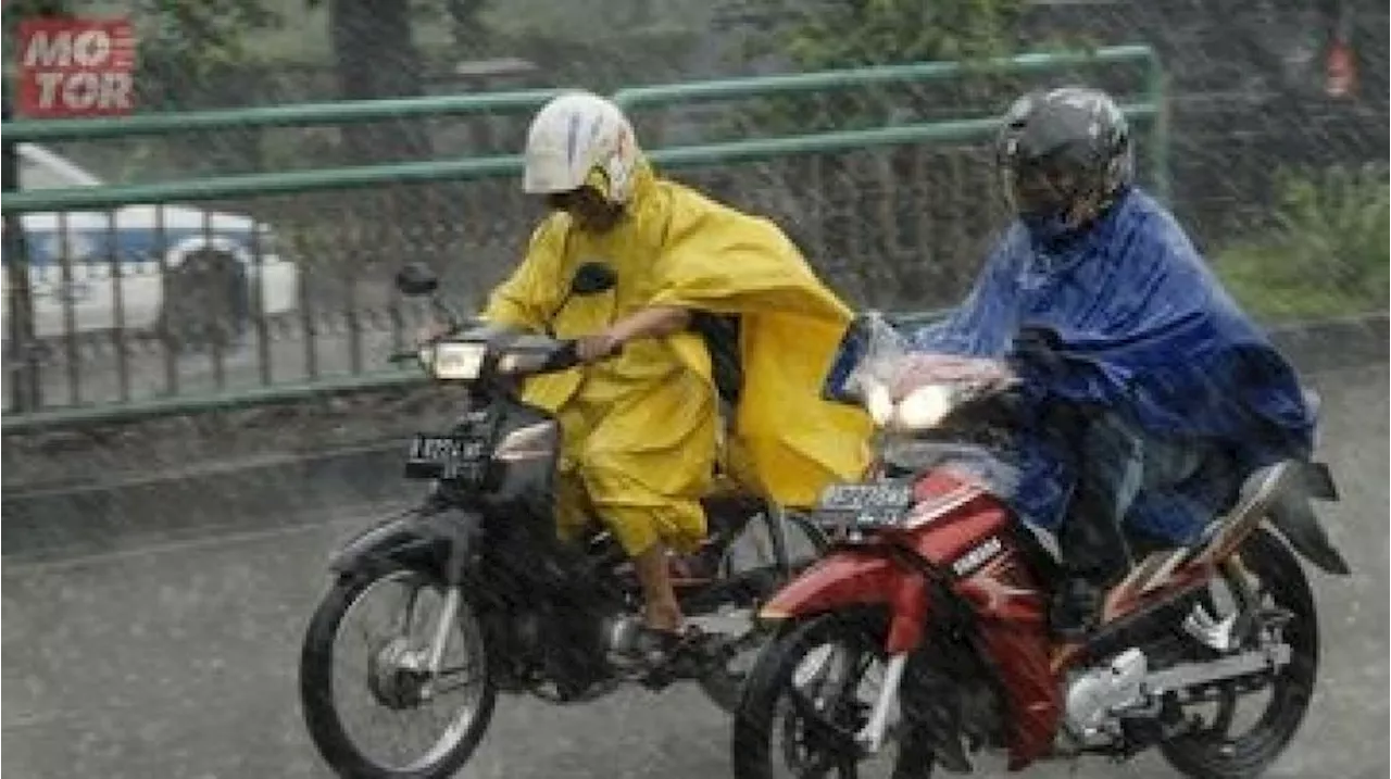 Bahaya Tersembunyi di Balik Jas Hujan Ponco, Keamanan Pemotor Lebih Penting