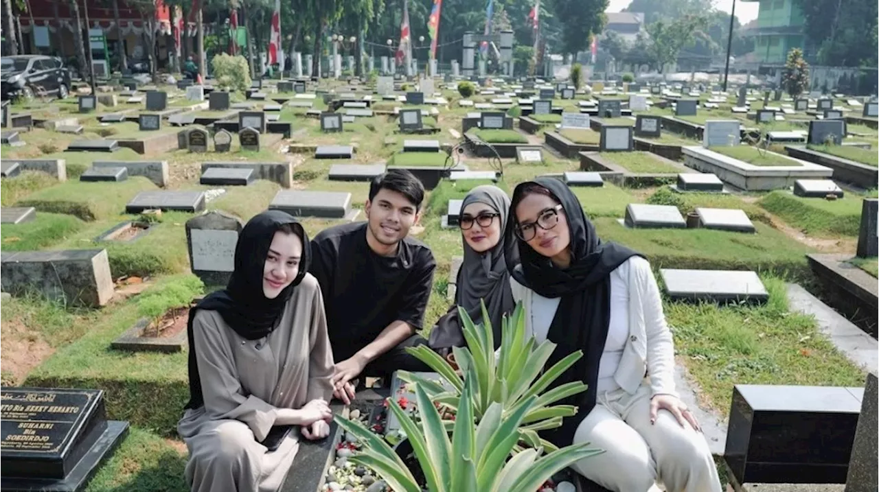 Zahwa Dikritik Lakukan Pantangan di Makam Adjie Massaid, Apa Hukum Duduk di Atas Kuburan?