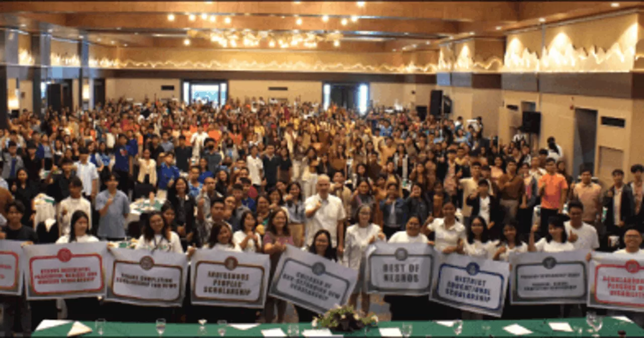 415 incoming capitol scholars sign agreement with Gov. Lacson