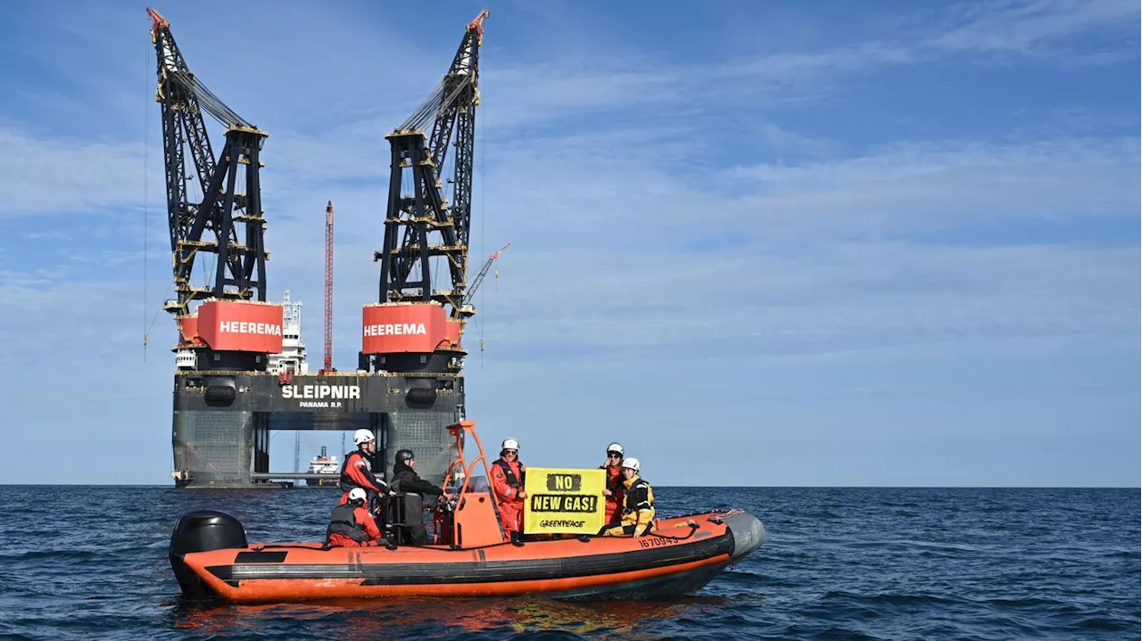 Umstrittenes Energieprojekt: Greenpeace-Aktivisten blockieren weiter Erdgasbohrung auf Nordsee