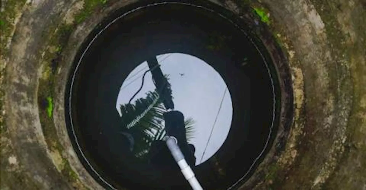 Firefighters rescue depressed woman from 10 meter well