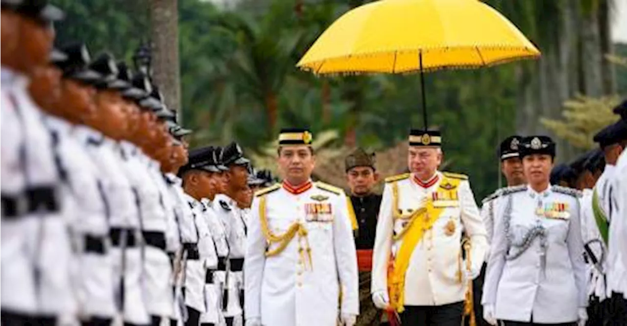 Sultan Nazrin berangkat ke Sambutan Hari Pahlawan 2024 Negeri Perak