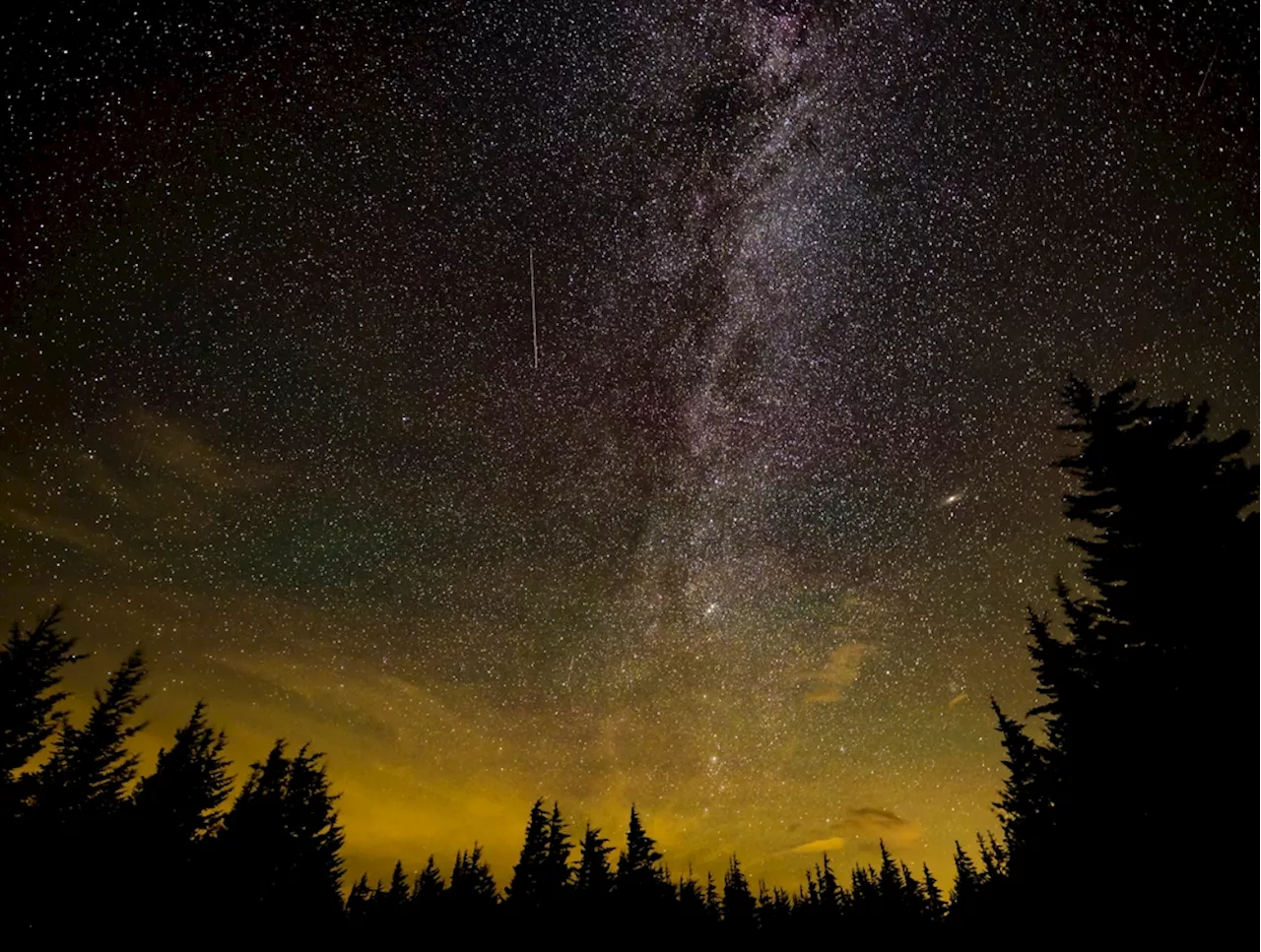 Kig op i august: Mørket vender tilbage, Mælkevejen stråler, og en prominent meteorstorm topper