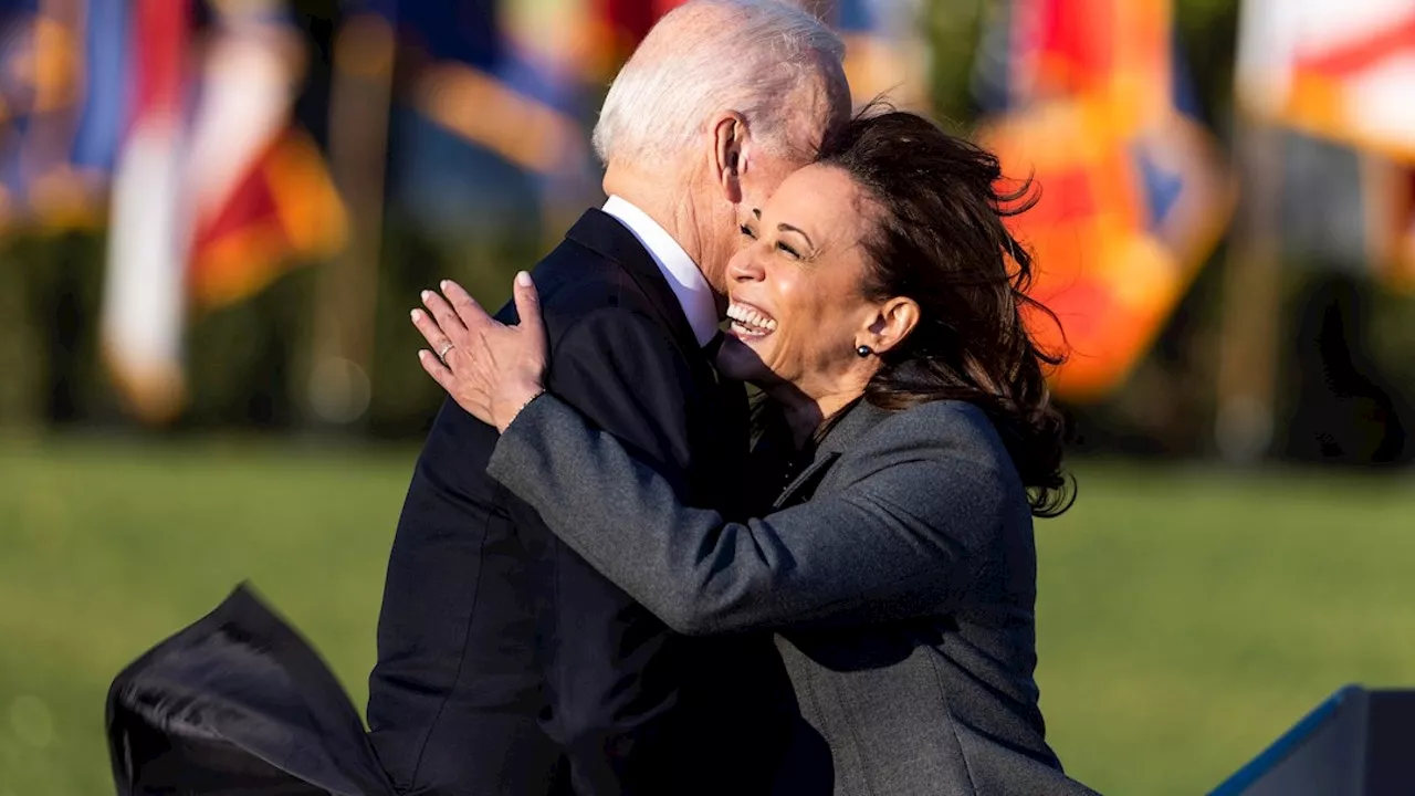 Biden no tira la toalla en su carrera por la reelección mientras Kamala Harris se convierte en el centro de at