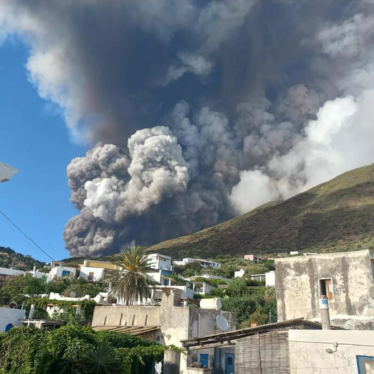 La Protezione civile: allerta rossa per il vulcano Stromboli