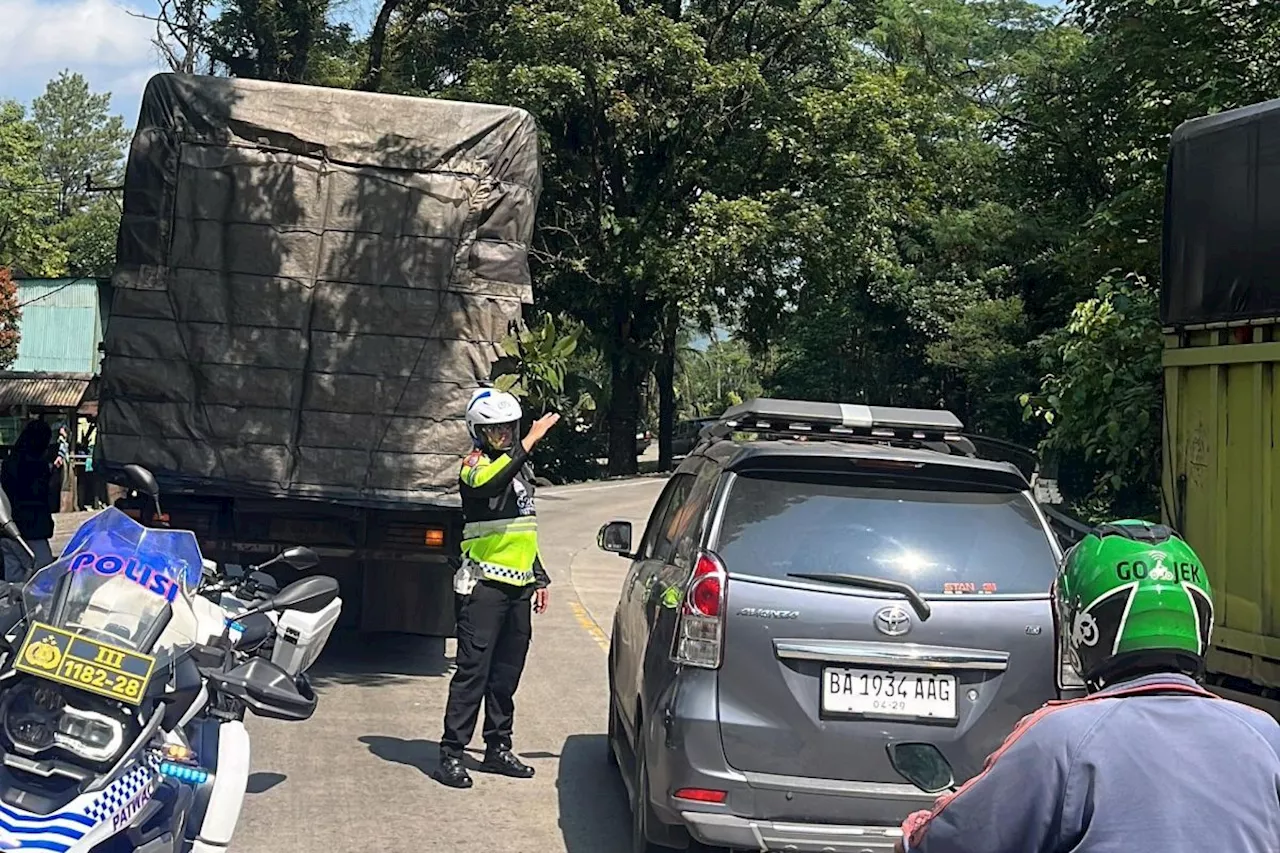 Polresta Padang turunkan Tim Urai atasi macet jalan lintas Sumatra