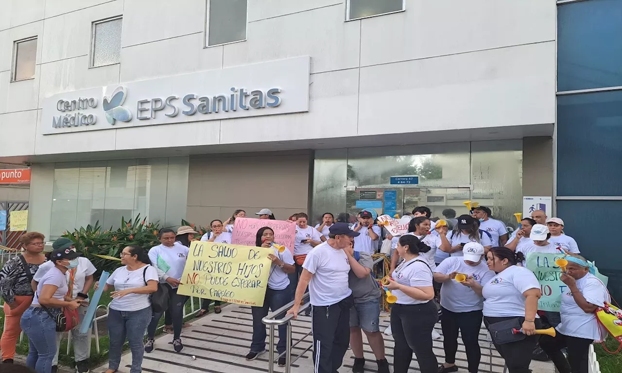 'Intervinieron la EPS y estamos peor': usuarios protestan contra Sanitas en Barranquilla