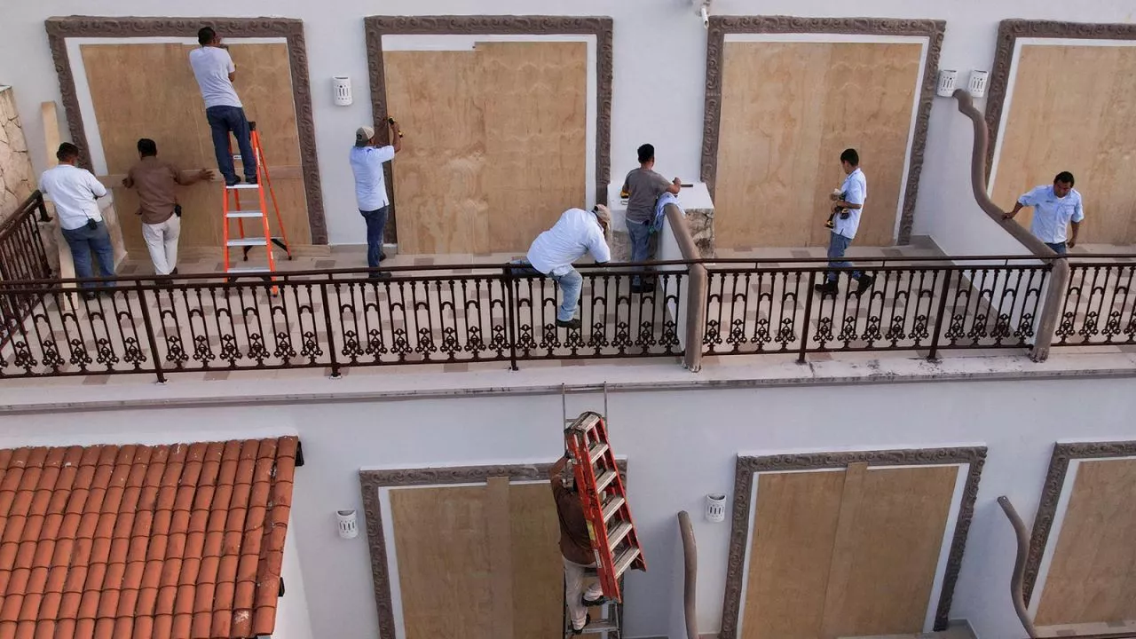 Última hora del huracán Beryl, de categoría 3, en vivo: trayectoria, noticias y más