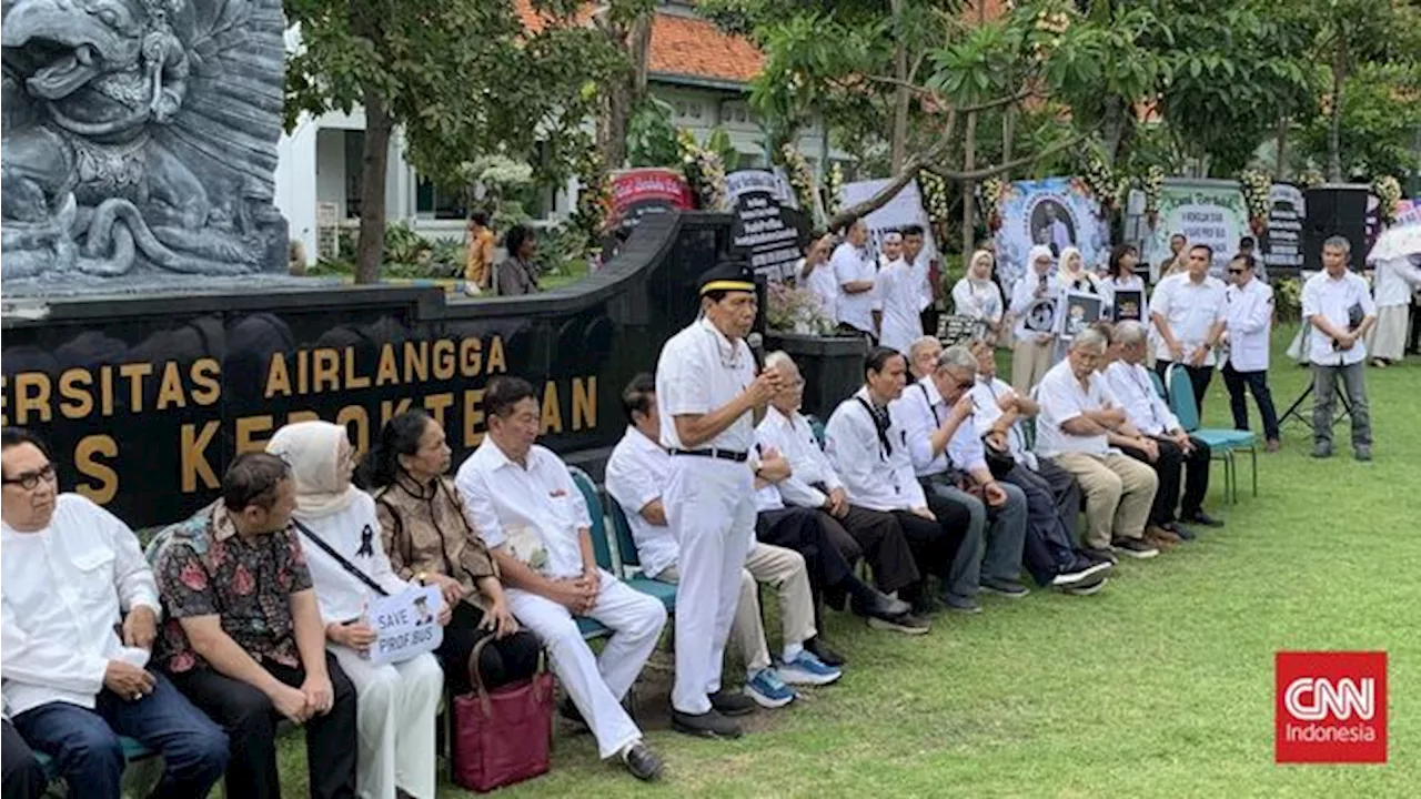 Guru Besar dan Mahasiswa FK Unair Gelar Aksi Buntut Pemecatan Dekan