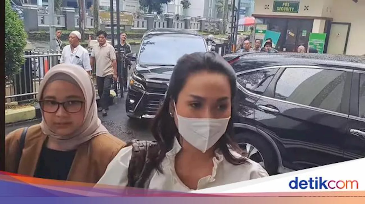 Datang ke Pengadilan saat Hamil Besar, Tengku Dewi Tegaskan Ingin Bercerai