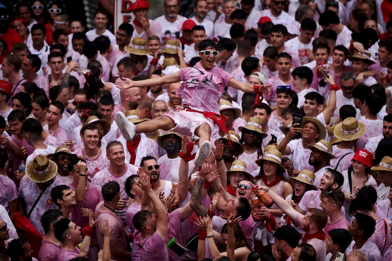 Fiestas de San Fermín 2024: guía de los encierros, cartel y programa de actividades en Pamplona