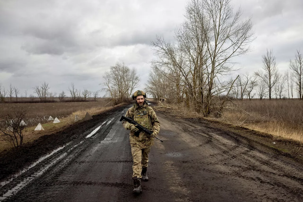 Стало известно, сколько военнообязанные украинцы платят за выезд за границу