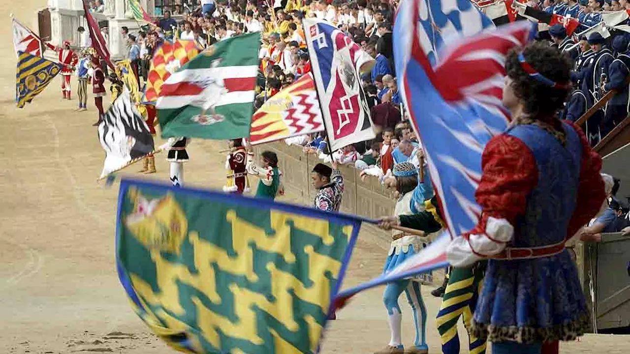 Palio di Siena 2024, dopo due rinvii si corre oggi: l'orario della diretta tv