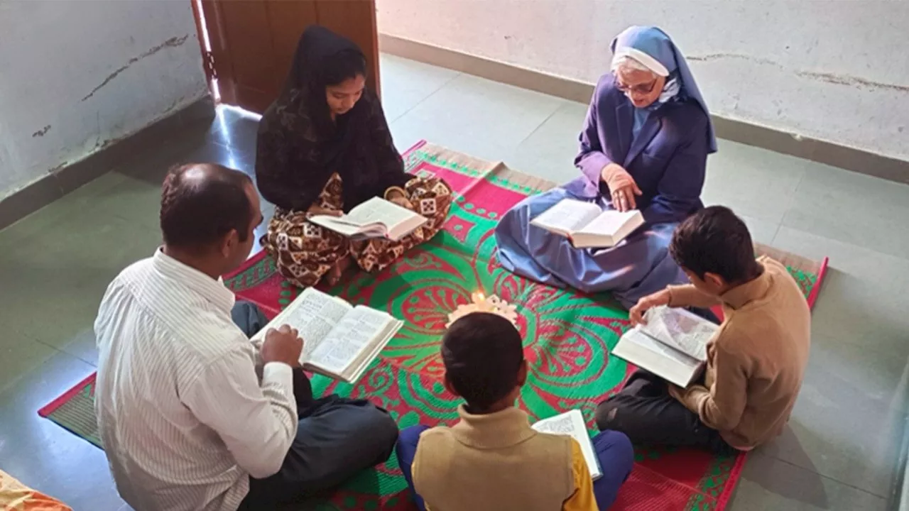 India: Bible sharing in the family in Madhya Pradesh