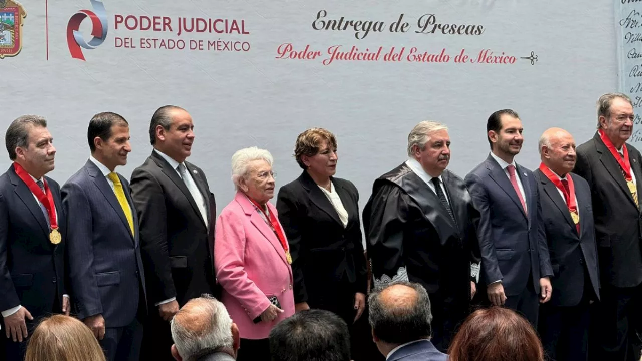 Entrega Poder Judicial del Estado de México preseas a 10 destacados juristas