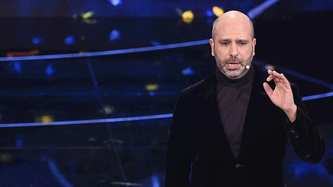 Checco Zalone all'Agenzia delle Entrate. Commercialisti e avvocati in fila per il posto fisso