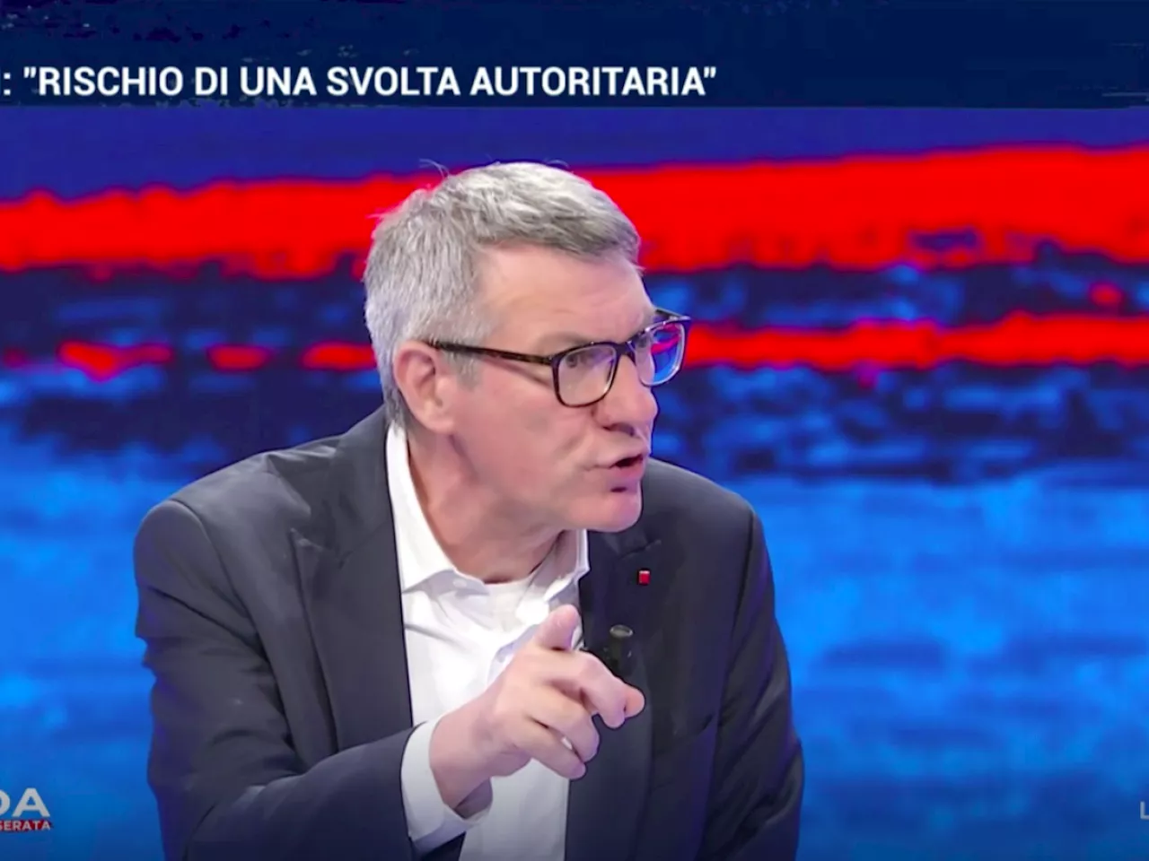 'Vogliono comandare, la democrazia è a rischio'. Il disco rotto Landini lancia i soliti allarmi