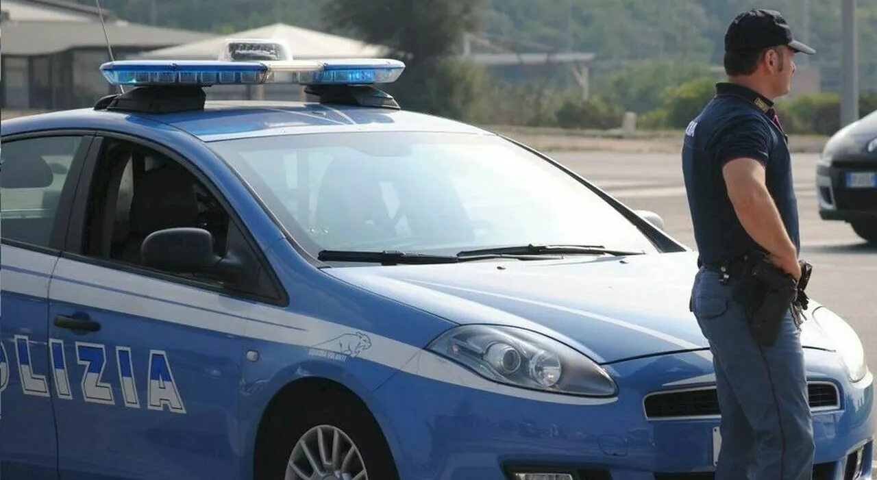 Arriva la polizia e le escort si lanciano dalla finestra, il blitz a Ostia dove ricevevano clienti per massagg