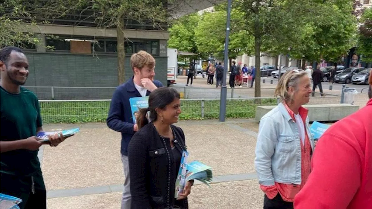 Atacan a la portavoz del Gobierno de Francia en pegada de carteles