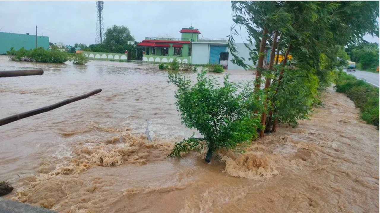 Uttarakhand: मानसून की शुरुआती बारिश में ही बाढ़ के हालात, कई घरों में आई दरार; रातभर शिफ्ट में पहरा दे रहे लोग