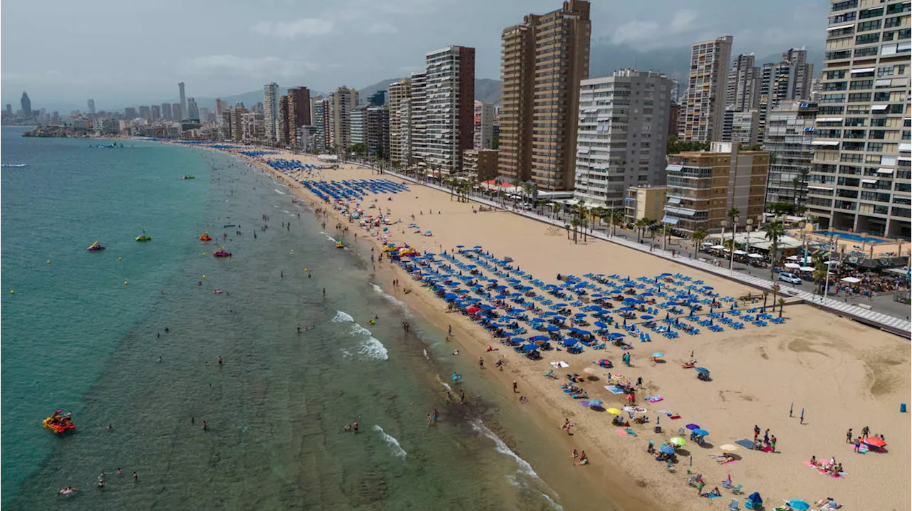 Benidorm police warn holidaymakers over little known safety rule on local beaches as 'SOS' issued