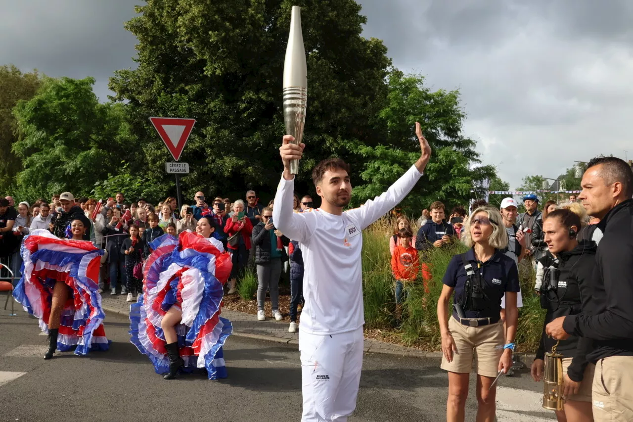 PHOTOS. JO de Paris 2024 : la Flamme Olympique est passée par Abbeville