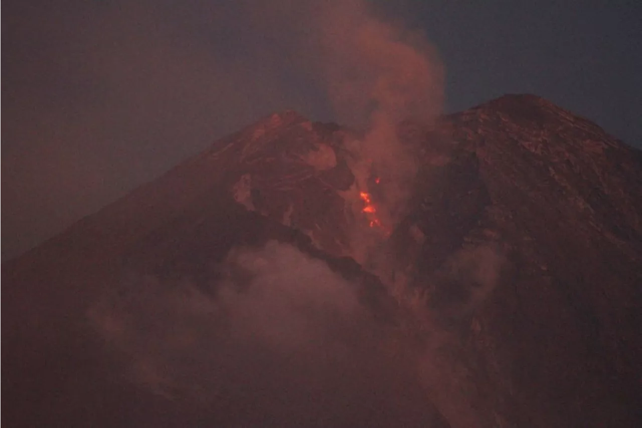 Gunung Semeru Erupsi 6 Kali pada Kamis Pagi 4 Juli 2024