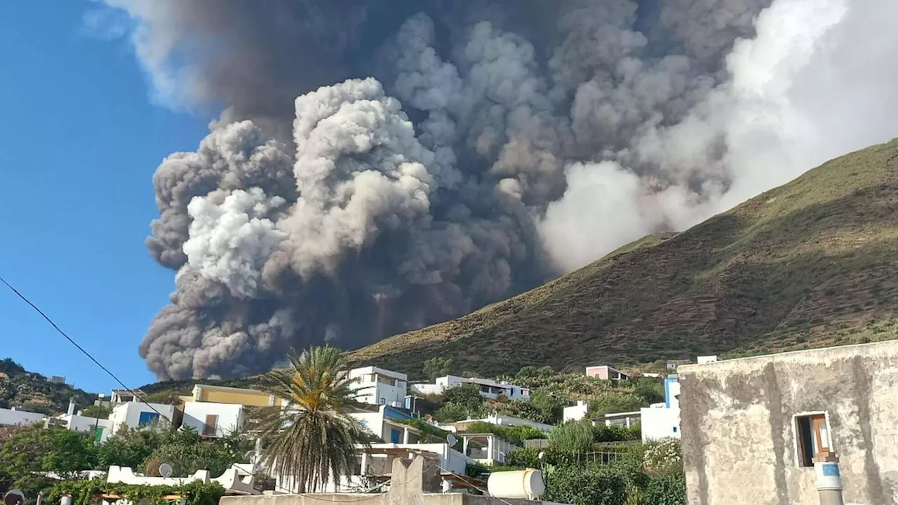 Stromboli, Protezione civile: allerta rossa per il vulcano