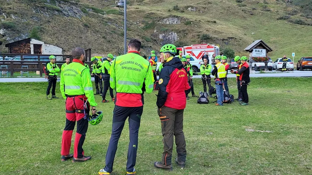 Verbania, rimane agganciata a una teleferica: donna precipita nel vuoto