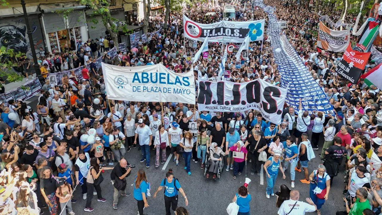 Concentración en Plaza de Mayo en defensa de los Derechos Humanos