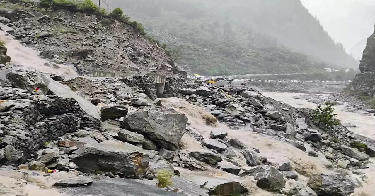 बदरीनाथ हाईवे के पास नाले में उफान आने से यातायात बाधित, NDRF ने गुच्चूपानी पर्यटक स्थल से 10 लोगों को बचाया