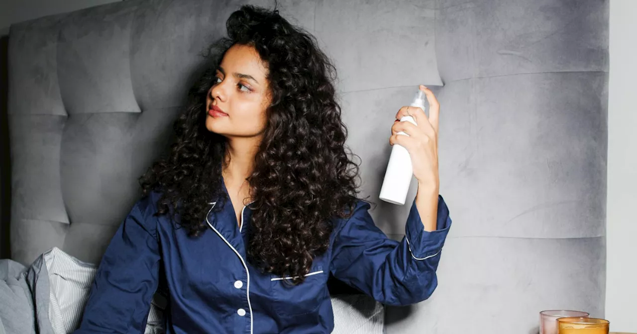 बरसात में रोके नहीं रुक रहा बालों का झड़ना? ये 7 Hair Growth Serum ट्राइ करें, फिक्स कर देंगे हेयर फॉल