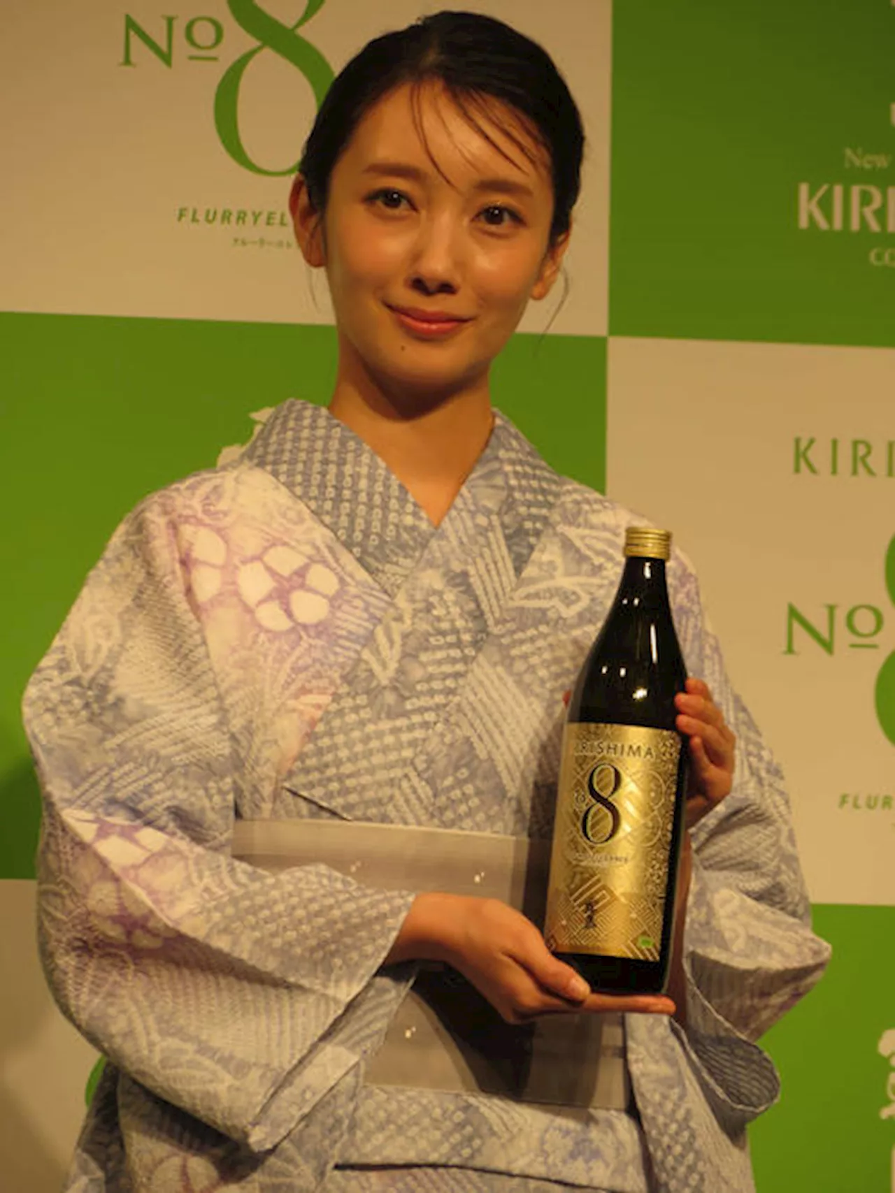 波瑠、涼しげに髪結わえた浴衣姿で登場「芋焼酎は炭酸割りにするのが好き」夏の楽しみ方も明かす