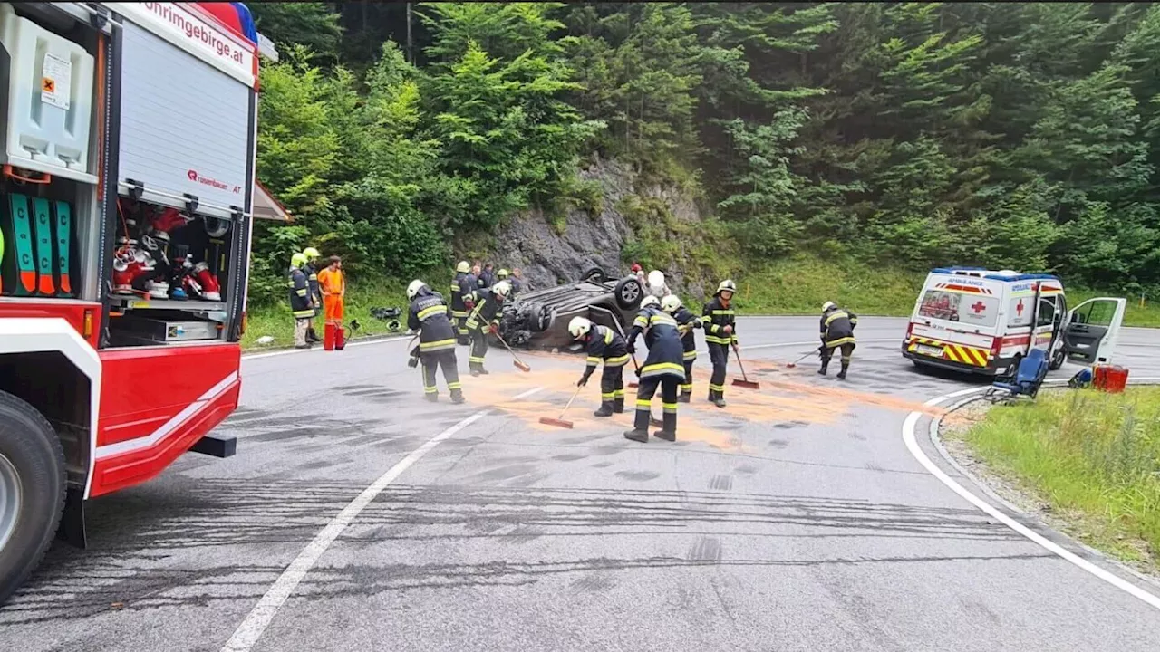 Überschlag mit Auto: 58-Jährige bei Unfall im Piestingtal verletzt