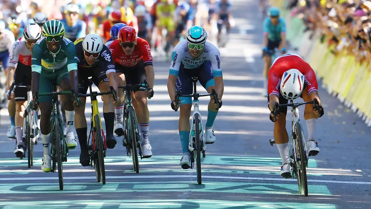 Eerste Nederlandse ritzege in de Tour: Groenewegen wint massasprint in Dijon