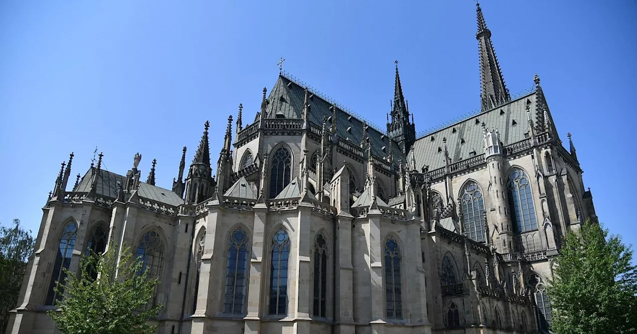 Statue von gebärender Maria in Linzer Dom geköpft