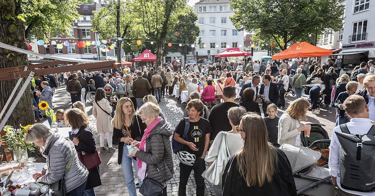 Super Start für den Bielefelder Abendmarkt auf dem Klosterplatz