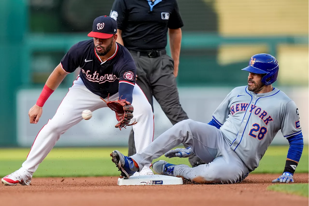 J.D. Martinez makes Mets return with new cleats after bizarre injury